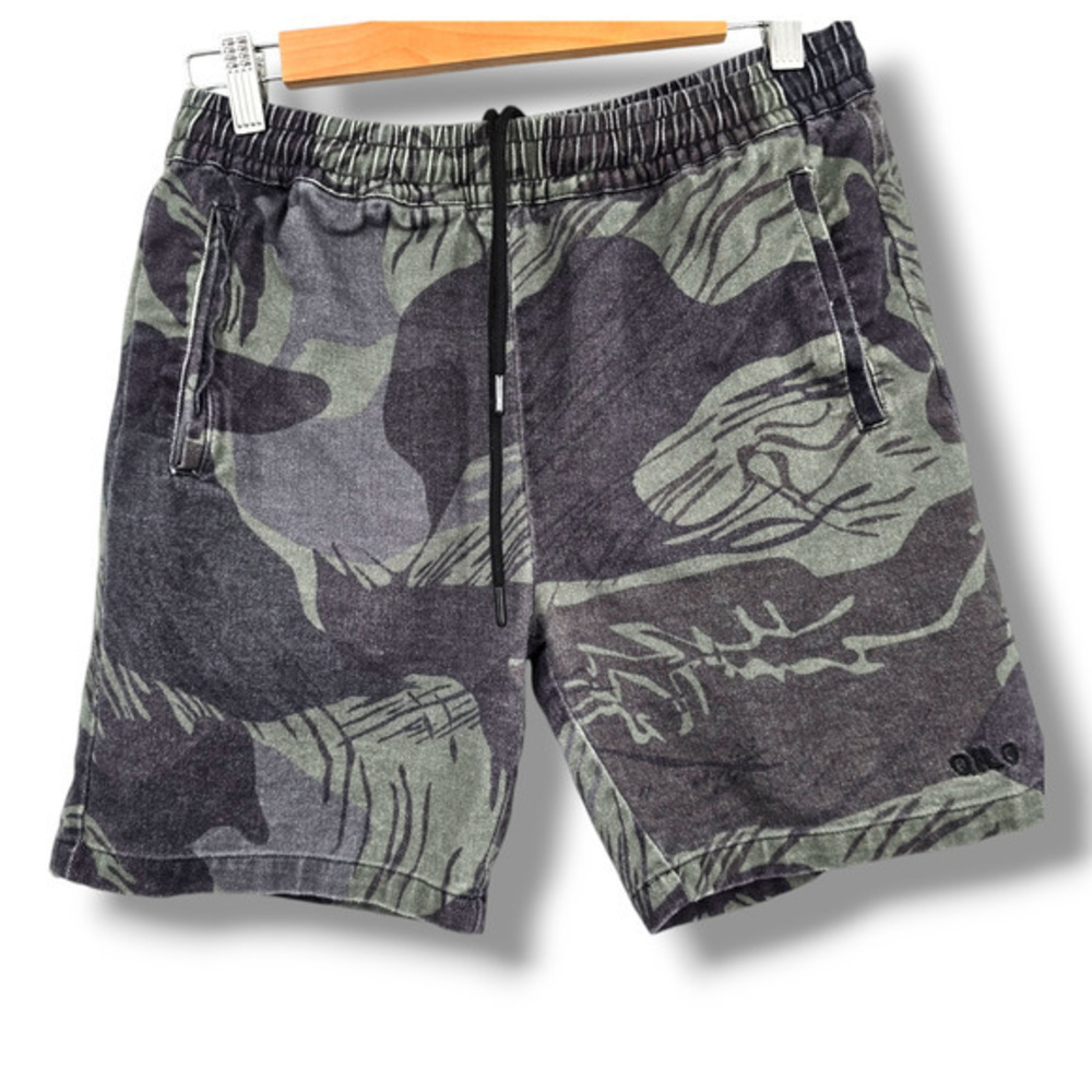 Qilo Men's WRMFZY Camo Leaf Print‎ Drawstring Waist Shorts Green Size Small
